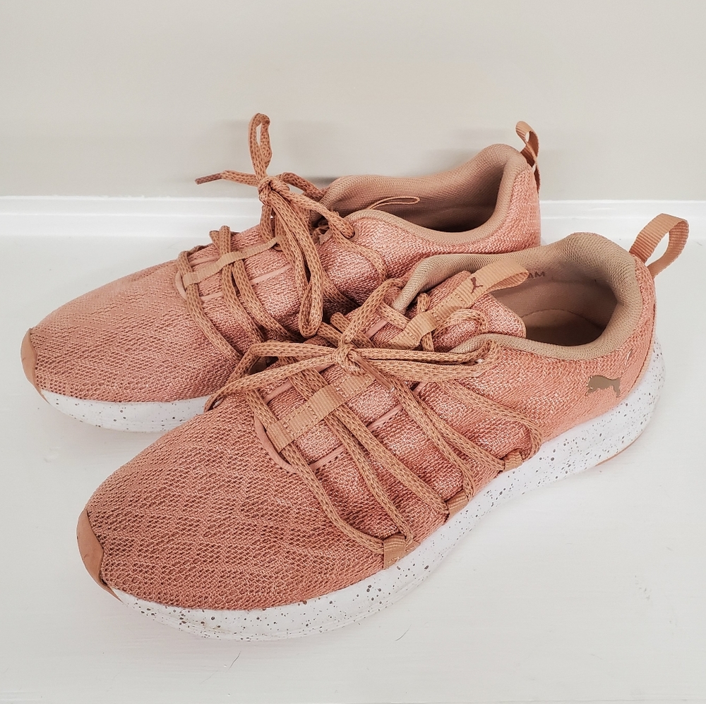 Women's PUMA soft foam sneakers size 7.5